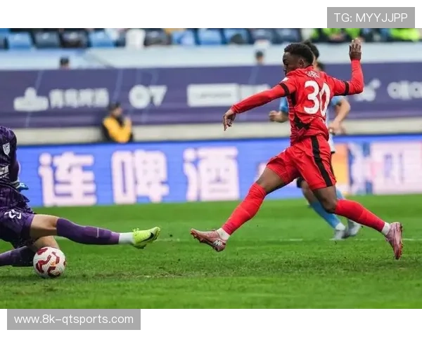 上海海港客场1-0击败大连英博，末轮夺冠实现中超三连冠